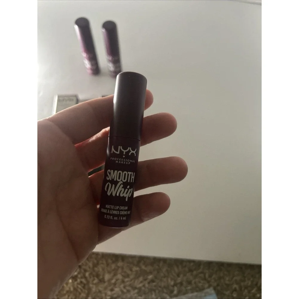 NYX Professional Makeup Powder Puff Lippie Lot Of‎ 6